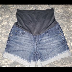 Maternity shorts